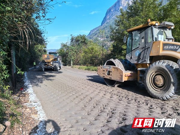 张家界慈利县S518线大中修工程：直击施工现场，揭秘安全隐患与安全措施  第2张