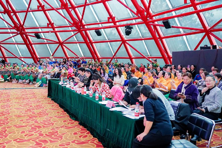 2024成都劲舞暖冬：龙泉驿区群众舞蹈展演，用舞蹈点燃冬日热情  第3张