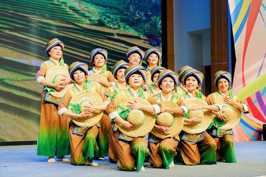2024成都劲舞暖冬：龙泉驿区群众舞蹈展演，用舞蹈点燃冬日热情  第5张