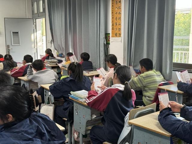 青春校园，携手防艾，珍爱生命，共享未来——第37个世界艾滋病日特别讲座  第2张