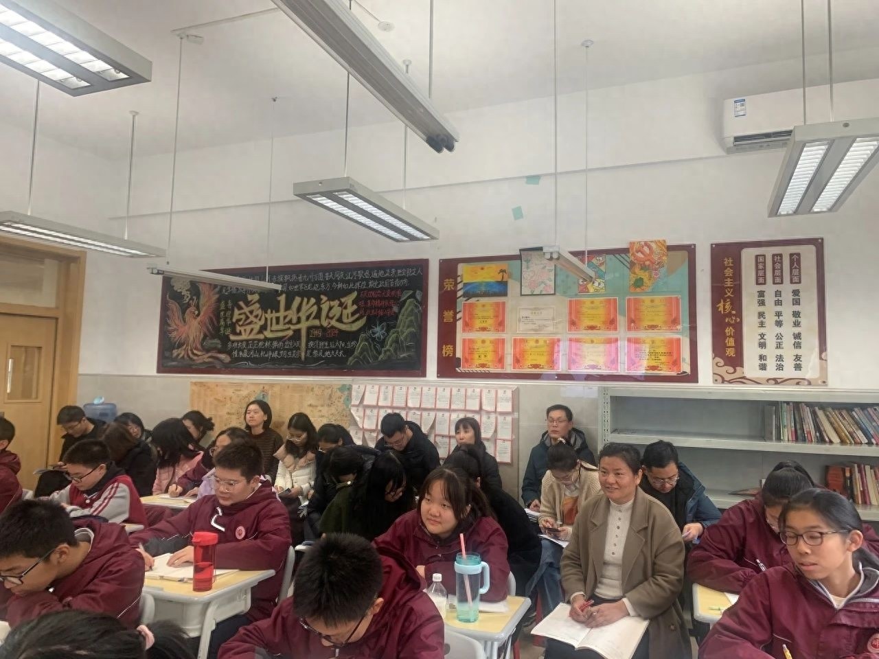 揭秘数学课堂的诗意与逻辑：从古诗到方程，雁塔区二中的创新教学法