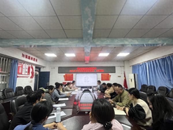 校园食品安全大揭秘：17位关键人物如何守护师生饮食健康？