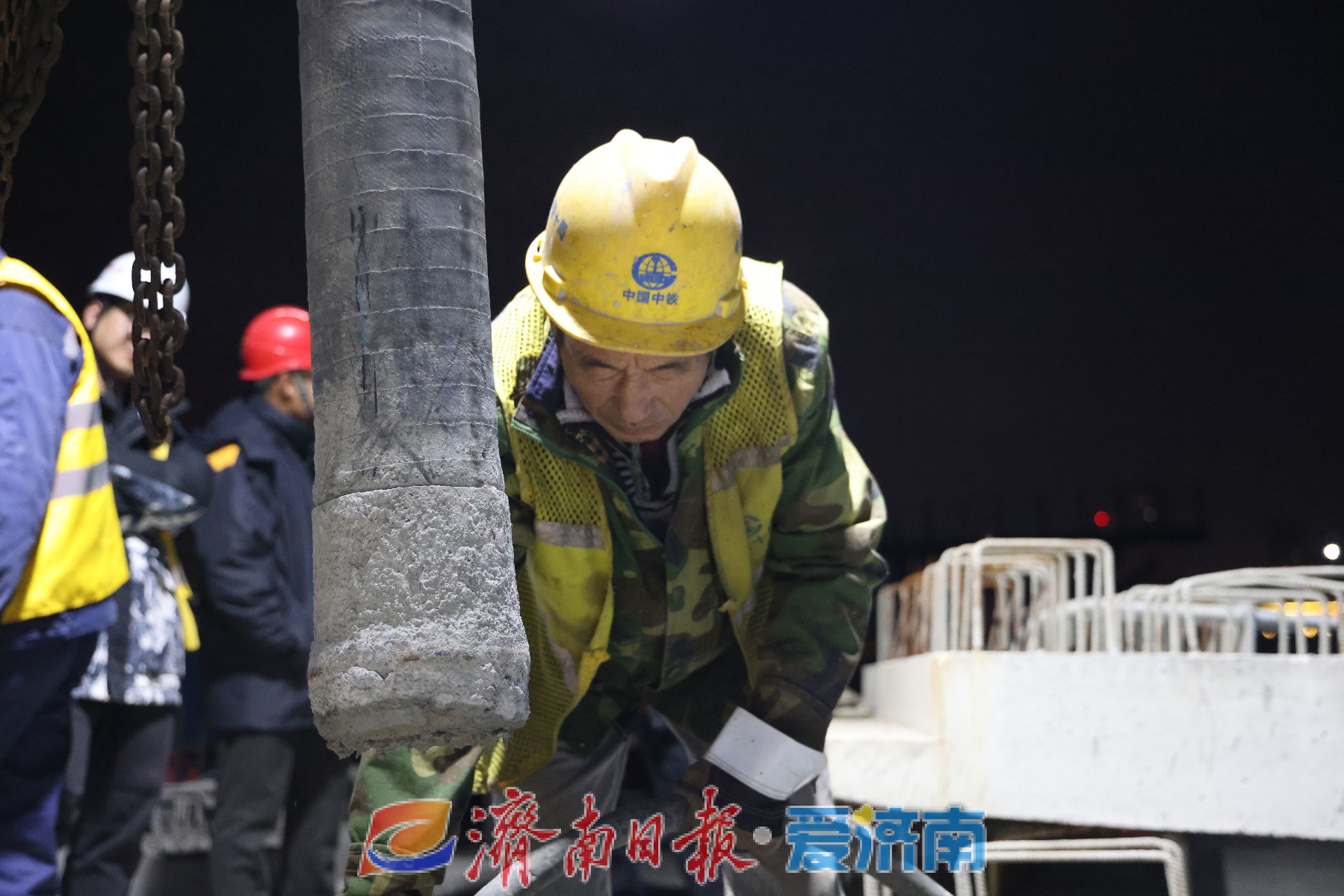 济南站至大明湖站新增胶济三线特大桥顺利跨越义合北街，20小时连续施工背后的惊人故事