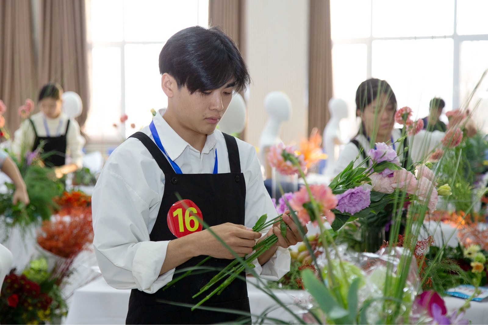 宁夏职业技能大赛惊艳亮相：30支团队角逐花艺与商品展示巅峰对决  第2张