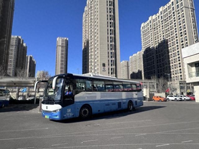 太原公交司机寒冬中的坚守：与寒风星月为伴，守护乘客出行之路