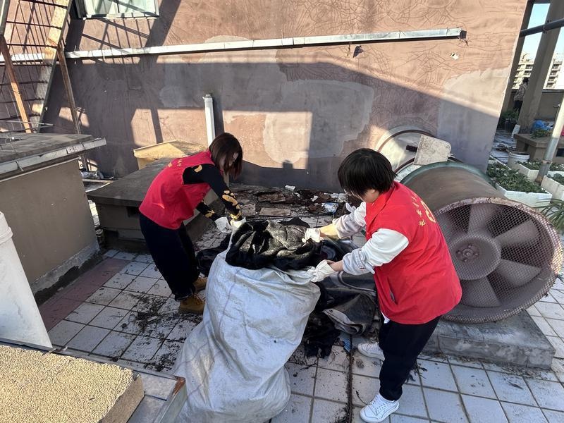 楼顶养鸡问题解决，下水管道反流不再困扰！蒋家社区新负责人带来新希望  第2张