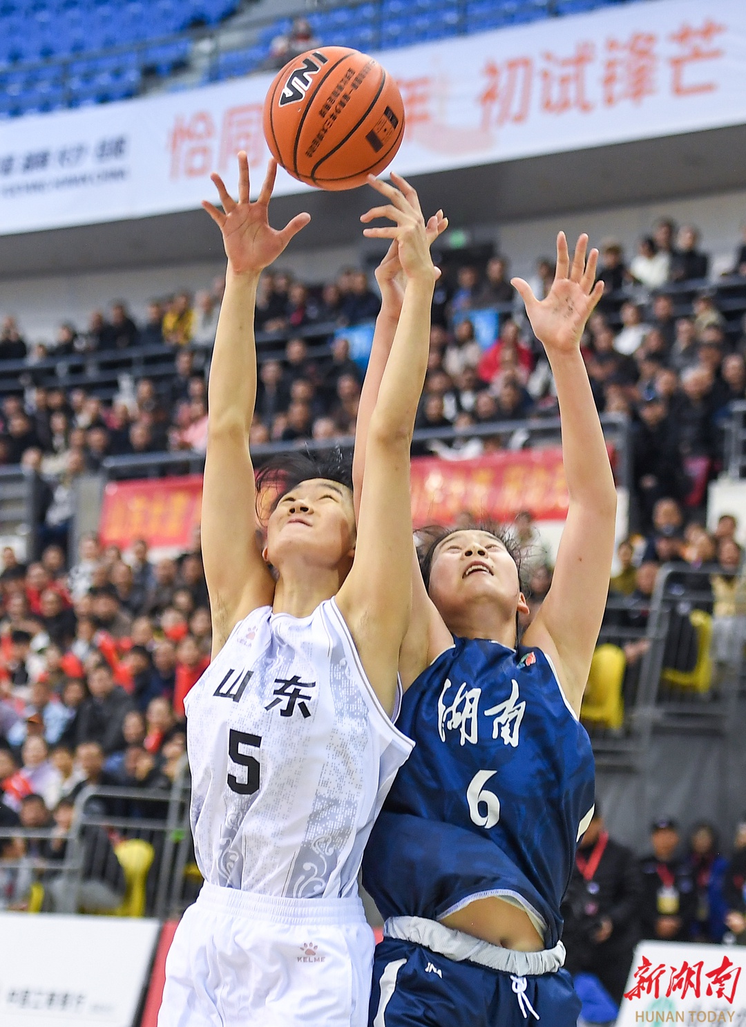湖南女篮银牌背后的无奈：面对2米23巨无霸，她们如何逆境求生？  第2张