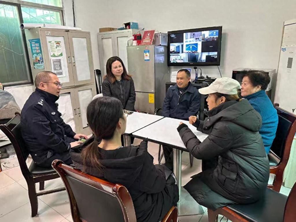 邻里纠纷化解：糖坊街50号院漏水事件圆满解决，社区力量温暖人心