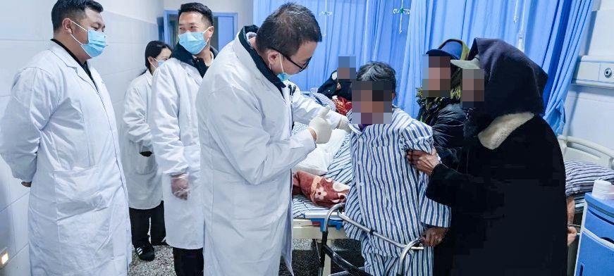 11小时长途跋涉，四位彝族同胞在慈溪重获行走自由，背后的故事令人动容  第2张