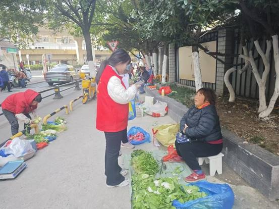 和平路街道全面出击，流动摊点登记管理大行动，城市环境焕然一新  第3张
