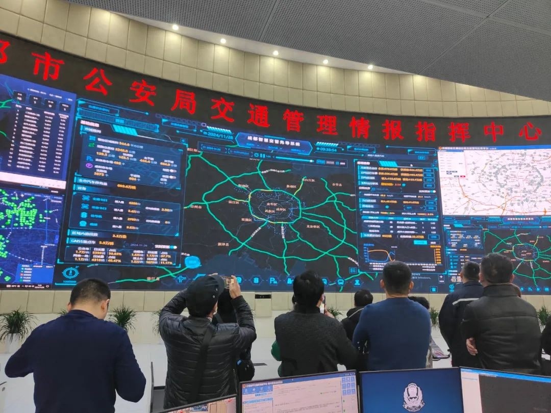 揭秘成都交警治堵新招：市民金点子如何改变城市交通？