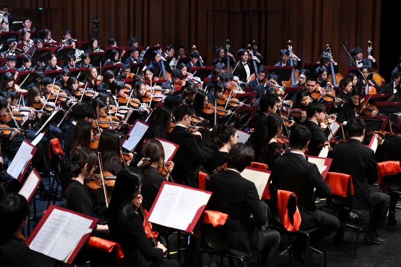 震撼！300人超庞大乐团奏响上海音乐学院97周年庆典，阿尔卑斯山交响曲惊艳全场  第3张