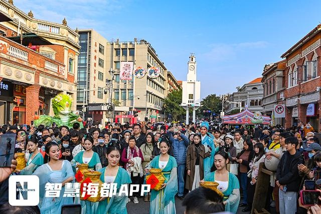 泉州古城蛇生肖IP七彩刺桐蛇隆重登场，州州掀起拍照打卡热潮  第5张