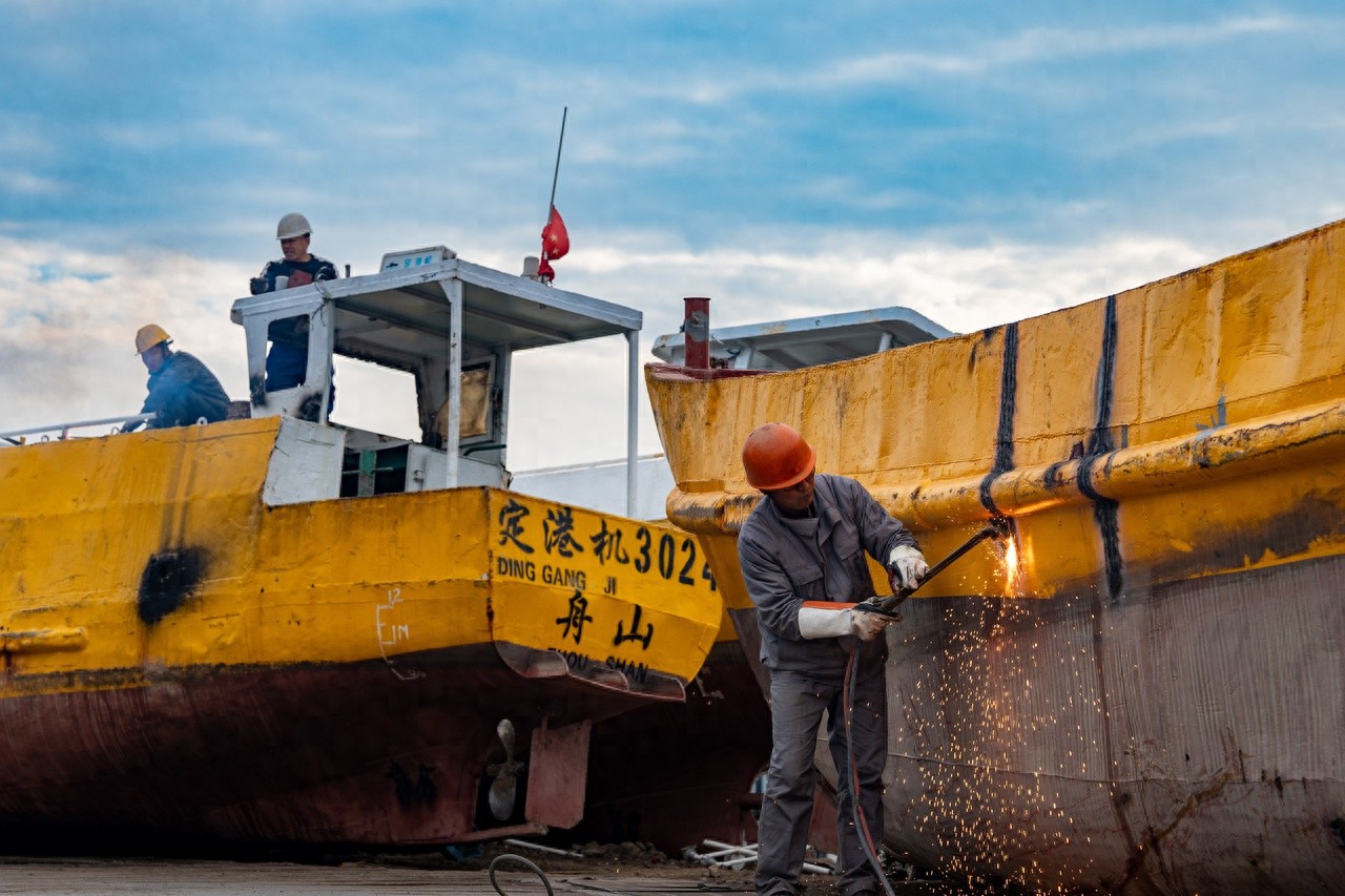 定海区提前完成2025年目标，11艘小船拆解背后的海上安全大行动