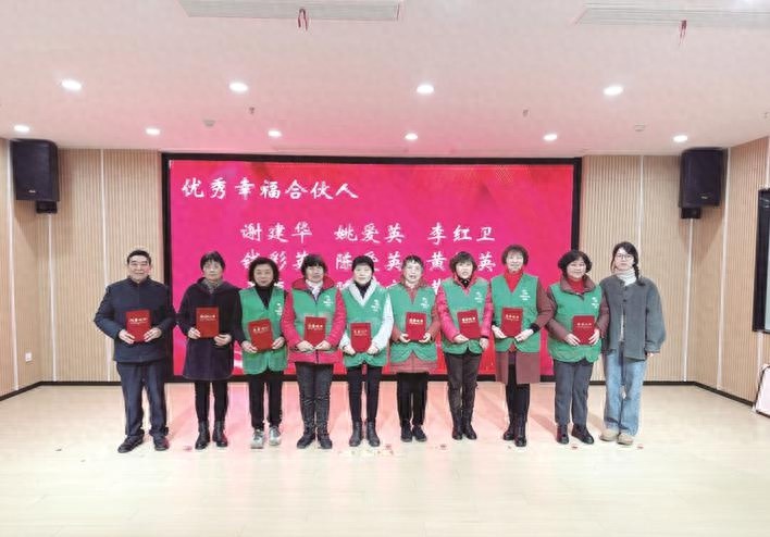 60多位志愿者获表彰！平湖市当湖街道梅兰苑社区年度优秀合伙人活动圆满落幕  第1张