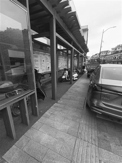 社区卫生服务中心乱象频发：垃圾堆积、乱停车、无视禁烟，你的健康谁来守护？  第2张