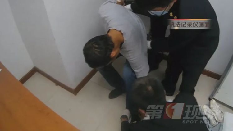 惊险！罗湖海关查获罕见人体藏毒案，男子竟用气球藏匿冰毒，毒瘾发作险象环生  第2张