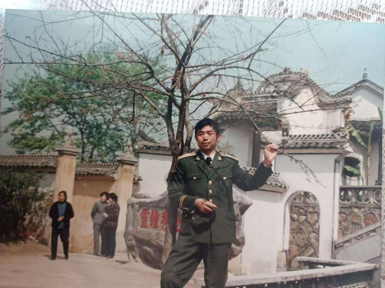 从警岁月铸忠诚,15位老民警荣休,8名新警拜师传承警魂 第4张 从警岁月铸忠诚,15位老民警荣休,8名新警拜师传承警魂 第4张