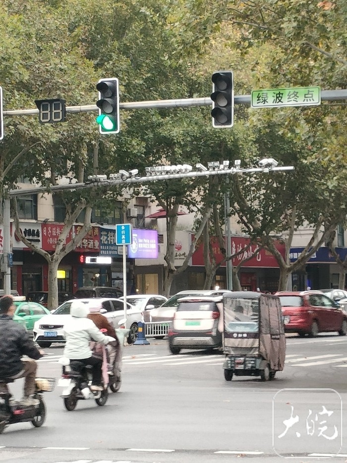 阜阳交警打造绿波路段，9个路口一路绿灯，你的上班路从此不再堵  第2张
