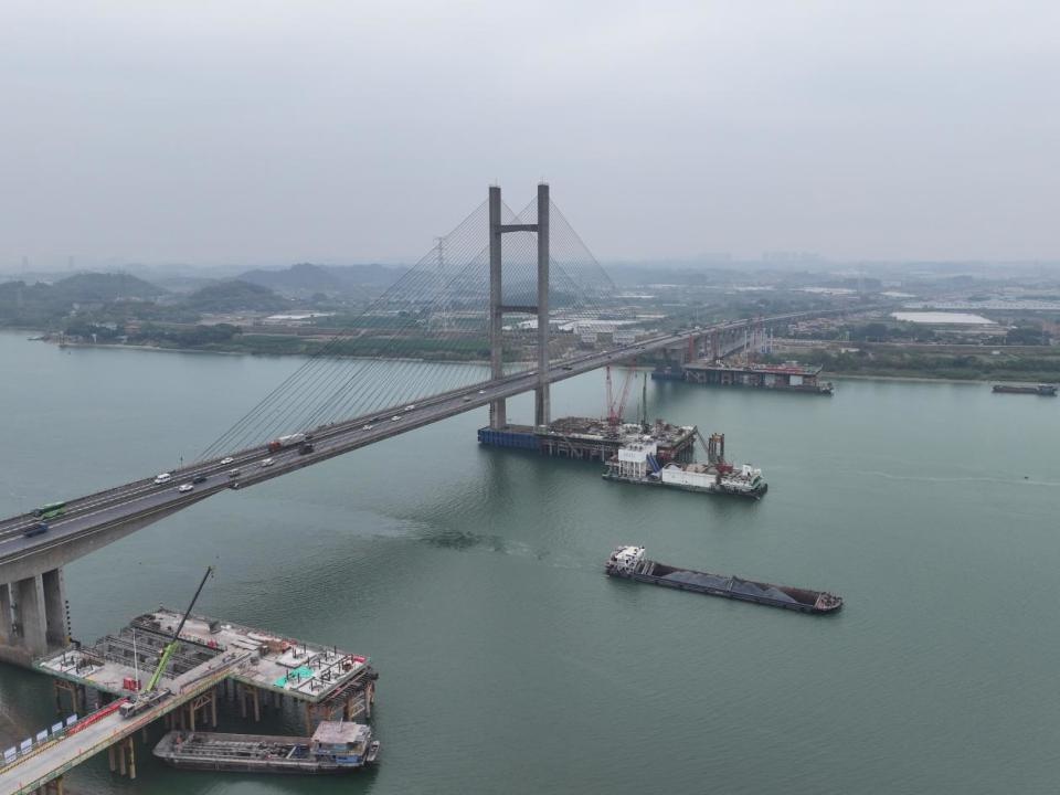 揭秘金马大桥新篇章：132.35米高塔如何重塑广肇高速未来？  第2张