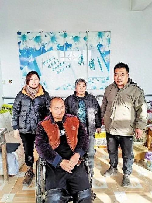 三代同堂的坚守：杜贻平夫妇如何用爱撑起瘫痪弟弟的生活？