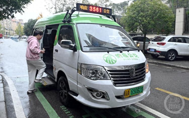 重庆市民惊喜发现：公交车焕新升级，16辆新能源纯电车投入运营，出行更灵活高效  第1张