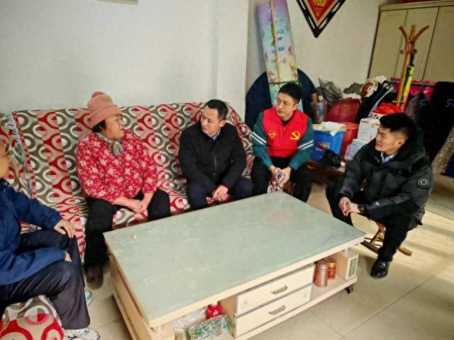国网济宁供电公司联合英大人寿济宁中支，冬日送暖行动温暖16村困难家庭