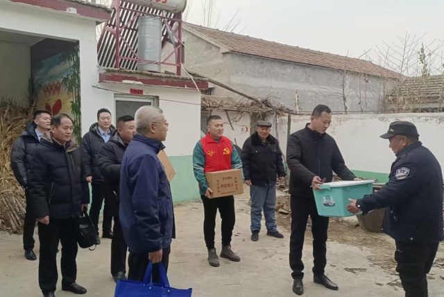 国网济宁供电公司联合英大人寿济宁中支，冬日送暖行动温暖16村困难家庭  第2张