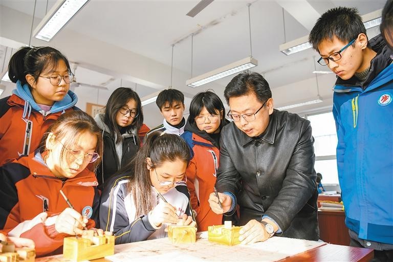 庆安高级中学名师亲授书法篆刻，鄠邑区第二中学学生收获满满  第2张