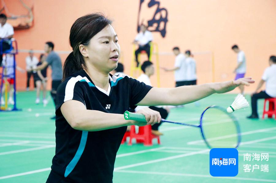 2024年海南省羽毛球邀请赛火热开打,27支队伍激烈角逐,谁能问鼎冠军? 第2张 2024年海南省羽毛球邀请赛火热开打,27支队伍激烈角逐,谁能问鼎冠军? 第2张