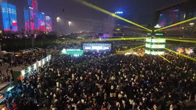 2025贵阳路边音乐会跨年嘉年华：音乐与城市的共鸣，开启视听美食文化盛宴  第1张