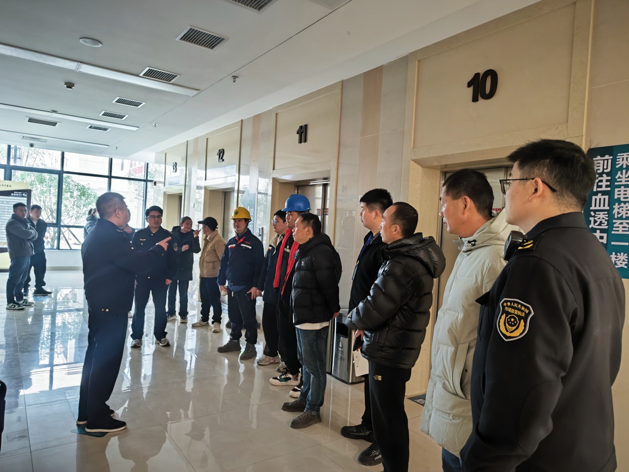浦江县市场监管局开展电梯应急演练，教你如何安全乘梯，关键时刻能救命  第2张