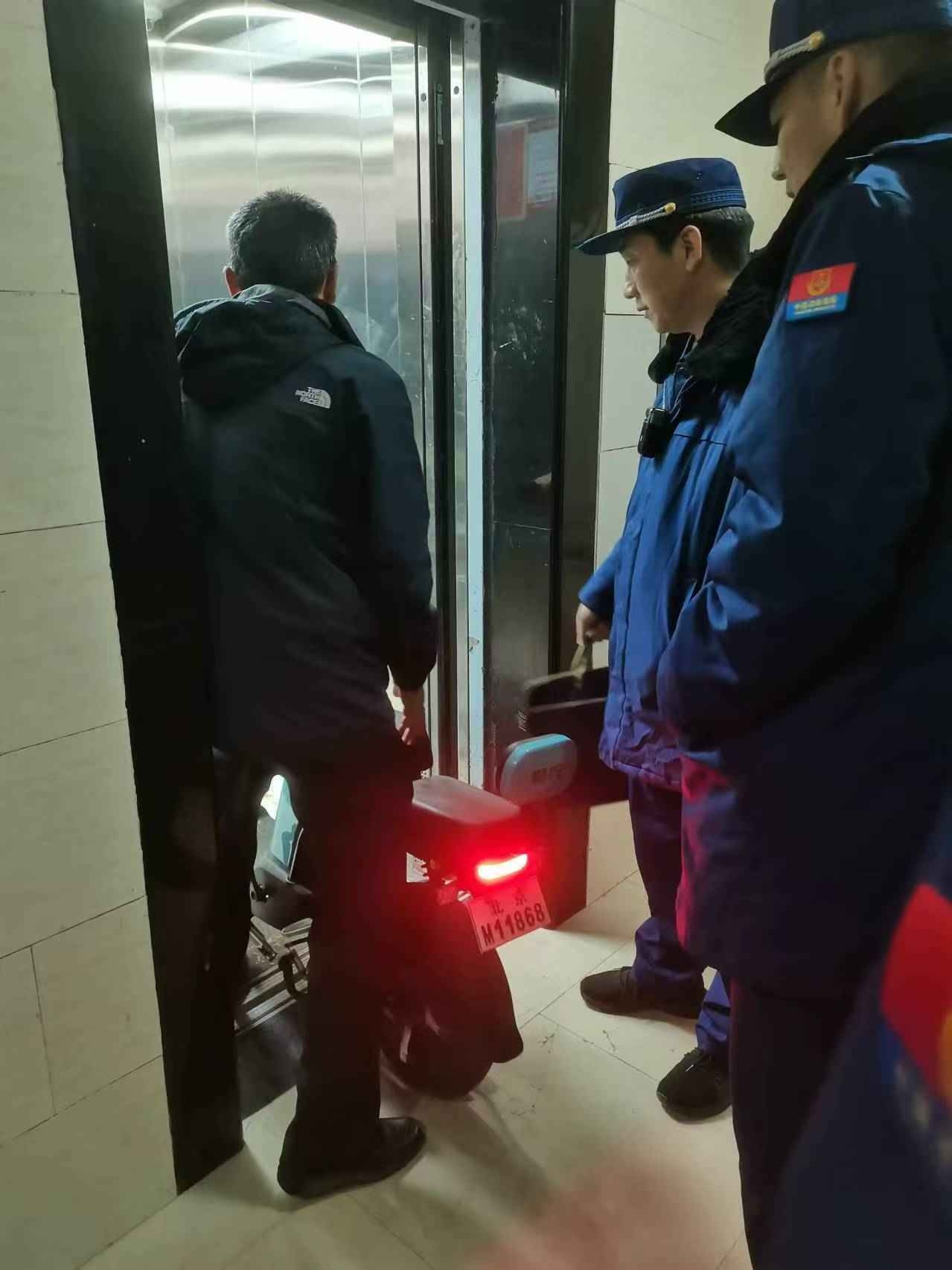 石景山区夜查行动：15个检查组发现106处火灾隐患，你的安全有保障吗？  第3张