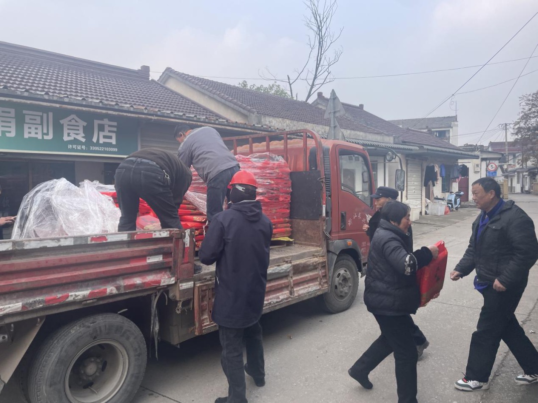 寒冬腊月，承包组长的大米温暖了整个村庄，你感受到了吗？  第2张