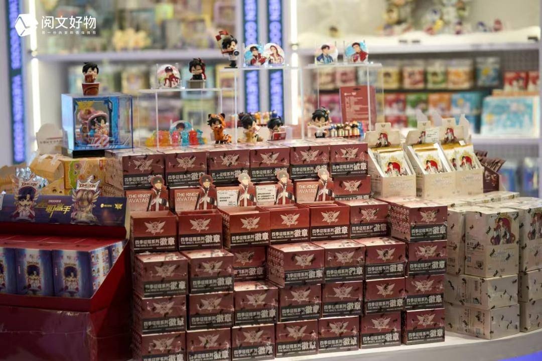 全职高手叶修巨物雕塑震撼亮相上海北外滩，电竞第一IP再掀热潮  第2张