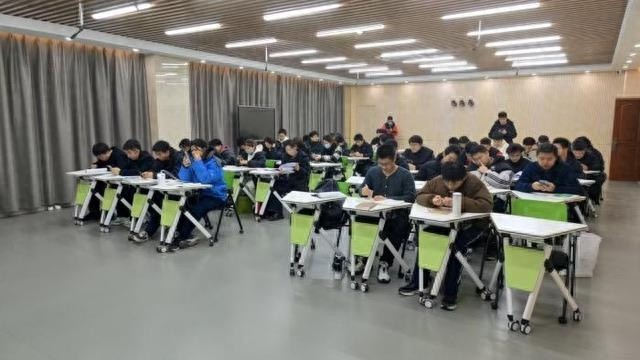 滨州职业学院网络安全法治讲堂：揭秘如何构筑校园网络安全的坚固防线  第1张