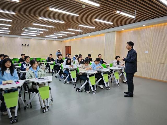 滨州职业学院网络安全法治讲堂：揭秘如何构筑校园网络安全的坚固防线  第2张