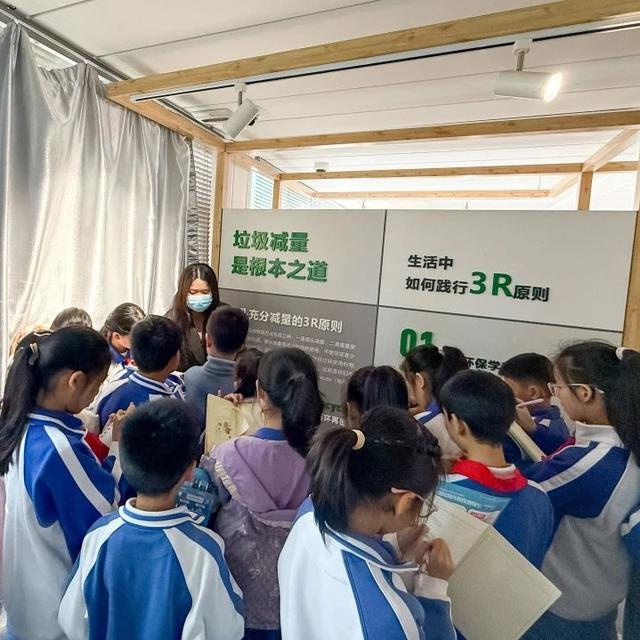 坪山实验学校四年级学生环保大作战：给垃圾找个合适的家，校园零废弃行动启动  第2张