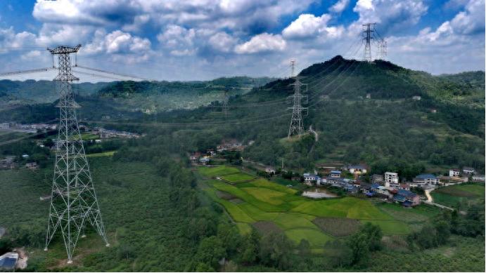川渝1000千伏特高压交流工程投运，西南地区迈入特高压新时代