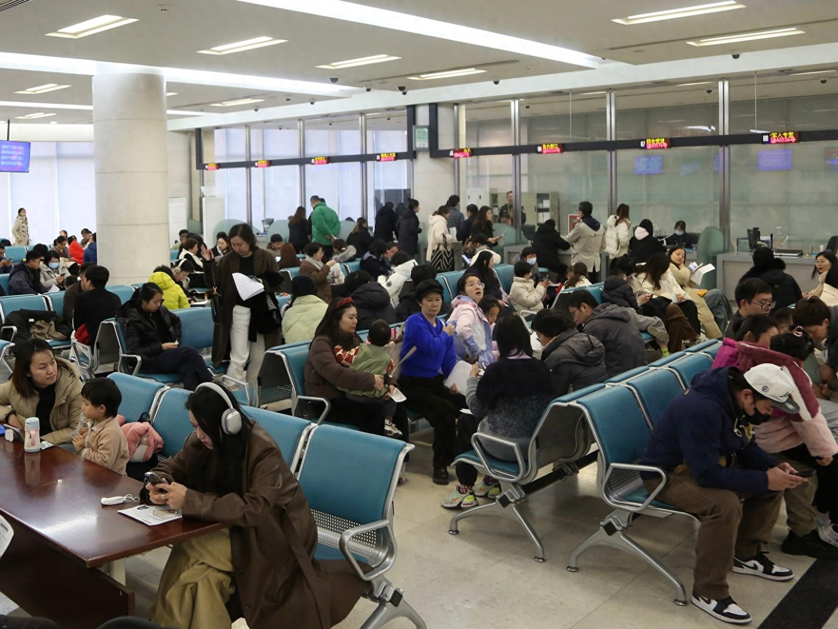 上海市民注意！元旦前加开夜间办证专场，解决你的出入境证件办理难题