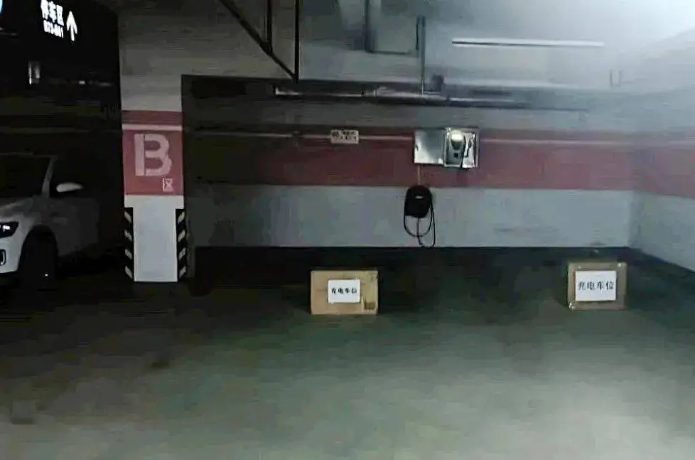上海杨浦区大桥街道惊现车位霸占乱象，居民权益受损，管理部门如何应对？