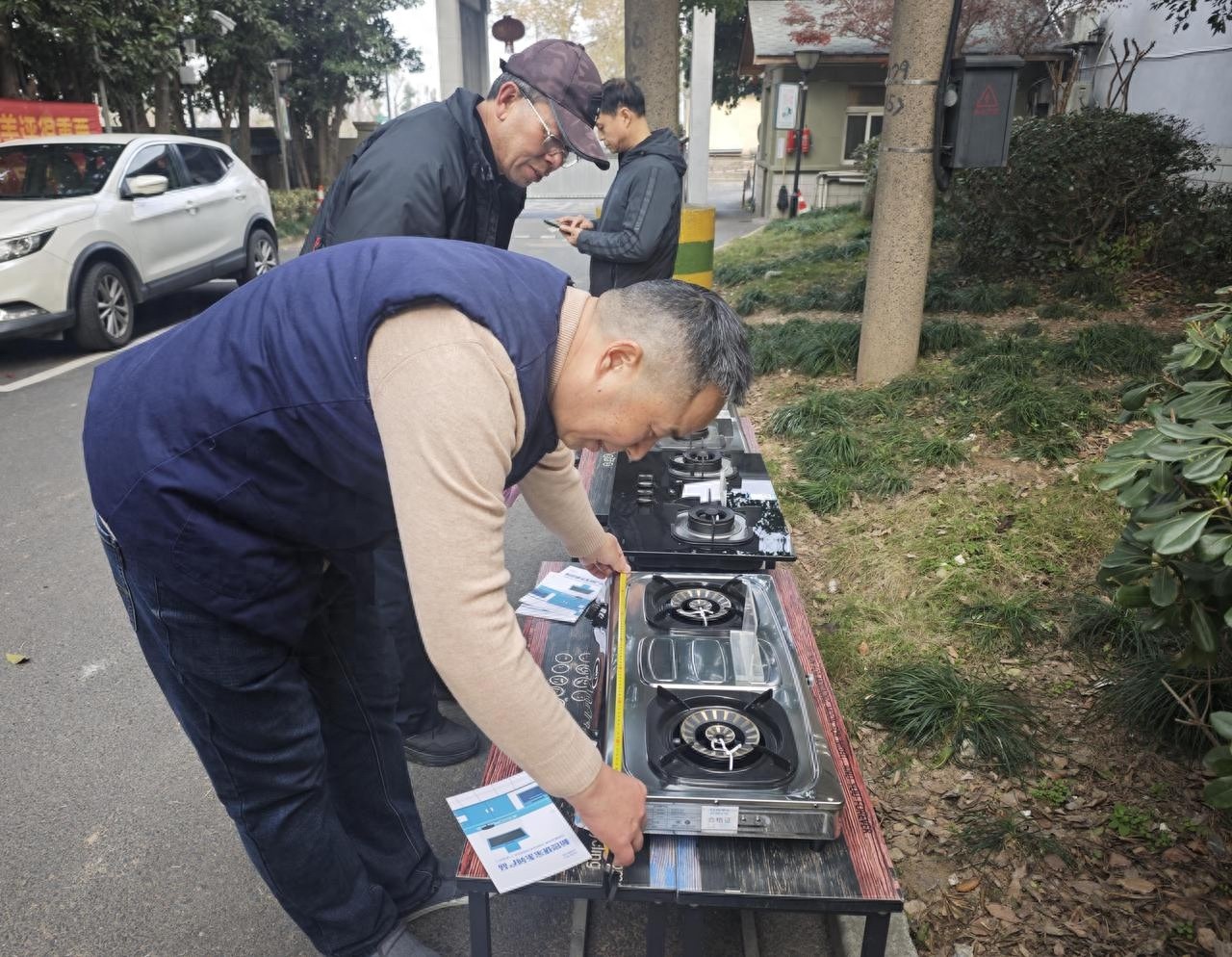 杭钢西苑社区焦化小区居民喜迎天然气，告别煤气罐时代