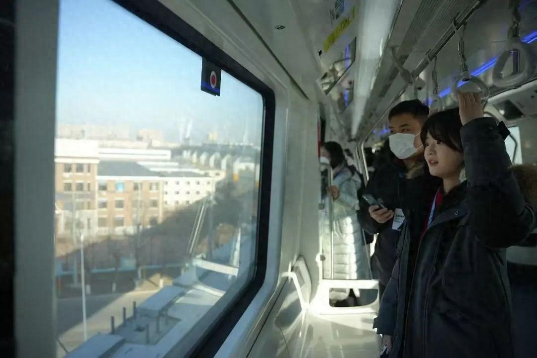 沈阳地铁3号线试乘体验：30位市民首次感受空中地铁的科幻之旅  第1张