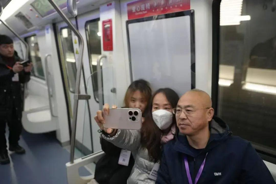 沈阳地铁3号线试乘体验：30位市民首次感受空中地铁的科幻之旅  第2张