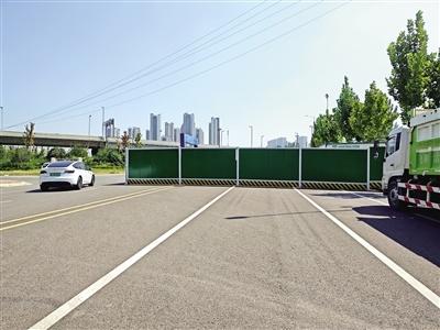金沙江路东段为何被围挡阻断？工程停滞原因成谜  第1张