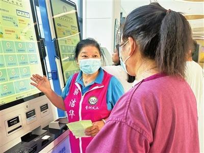 珠海好人骆洁华：投身志愿服务近 9 年，服务时数超 1 万小时  第1张