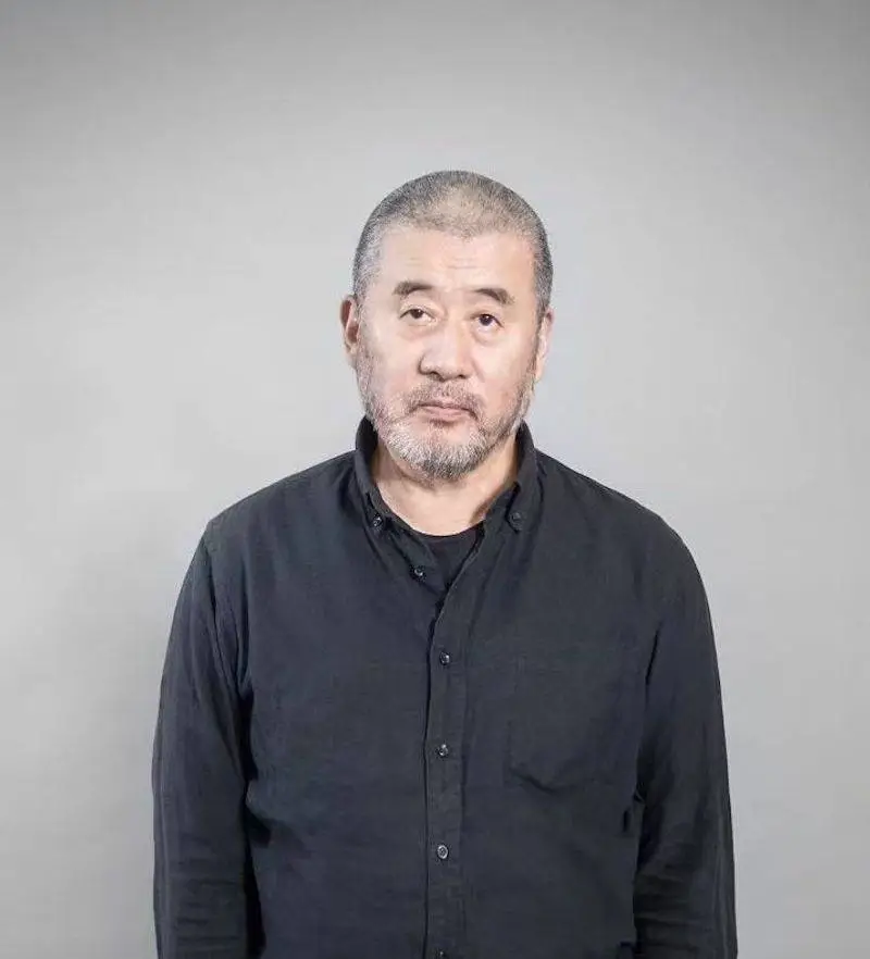 环保主义者竟为博物馆雕塑穿上显眼夹克，这背后隐藏着什么秘密？  第9张