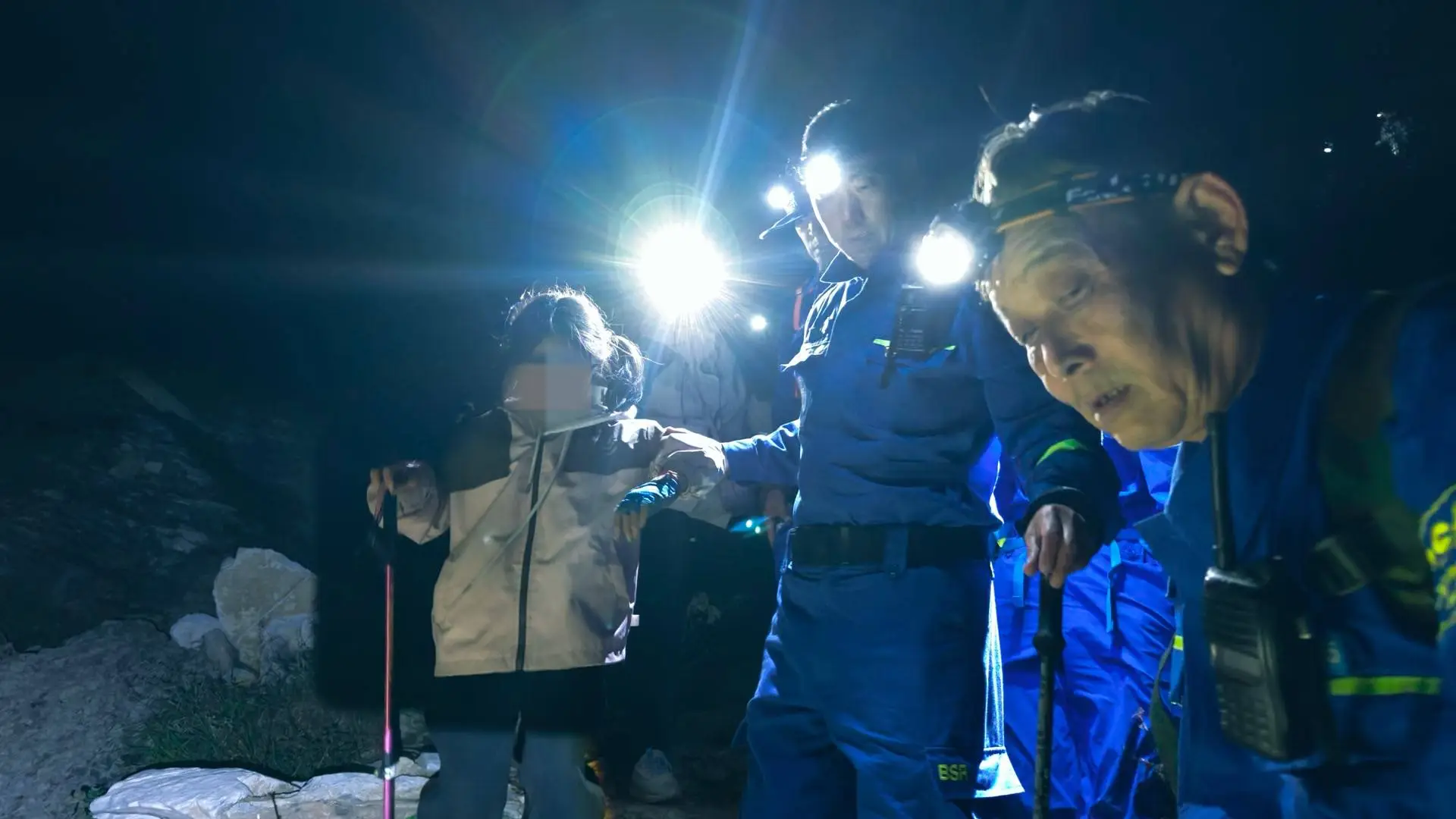 31 人被困野山，16 名孩子命悬一线！房山蓝天救援队紧急出动  第2张