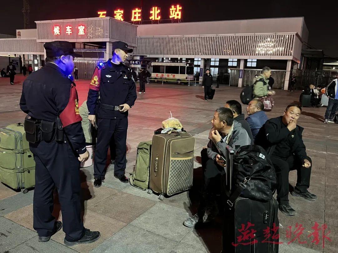 10 月 28 日，石家庄北站暂时闭站，最后一班列车驶离，27 岁民警的举动令人动容  第3张