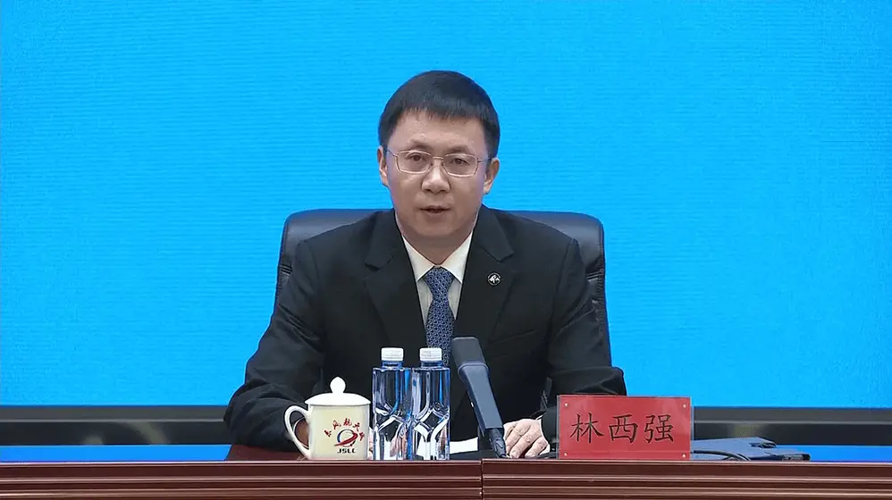 神舟十九号载人飞行任务新闻发布会召开，中国载人航天工程全线始终坚持质量第一、安全  第1张